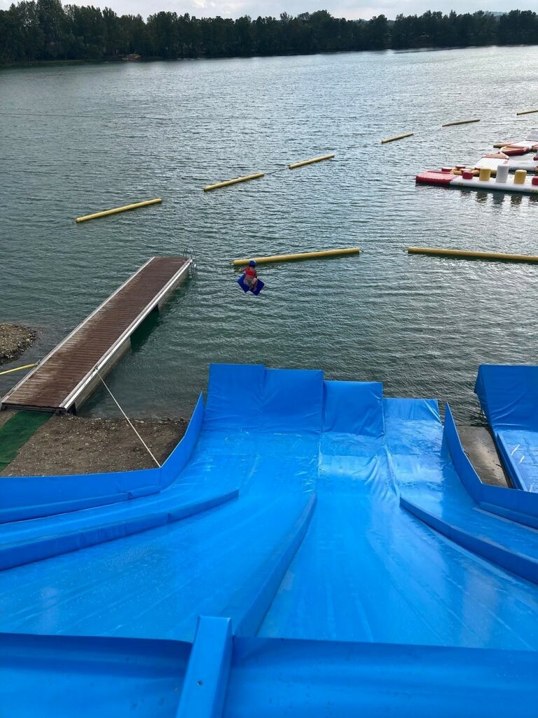 Le Water Jump de l'AquaPlayPark de Saverdun